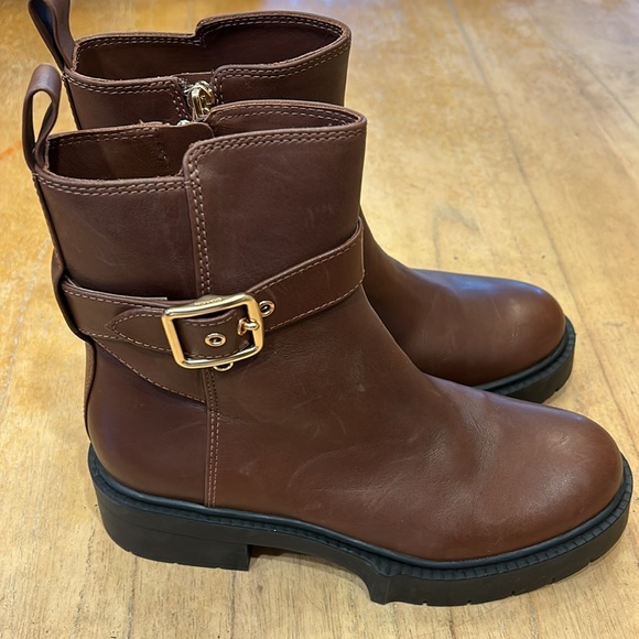 COACH
LACEY LEATHER BOOTIE LEATHER BUCKLE ANKLE BOOTS size 7.5 - Picture 4 of 11